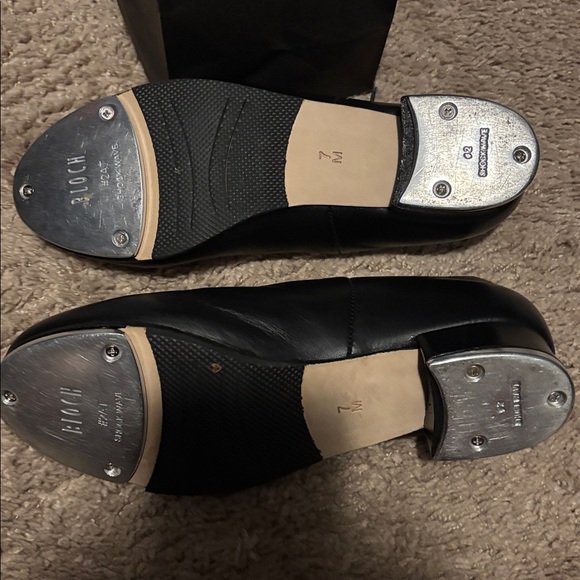 Bloch tap shoes with small heel - Picture 2 of 2